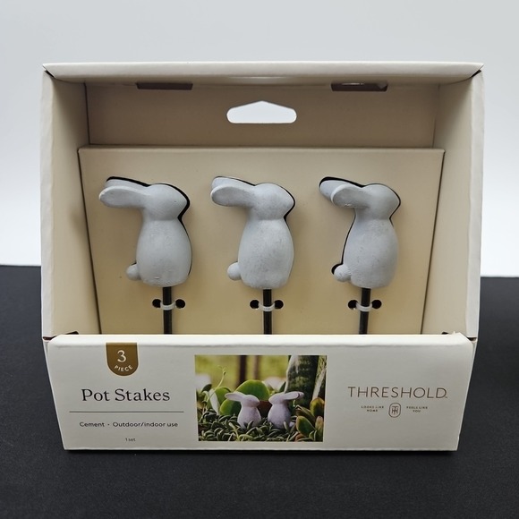 3-Pack Cement Rabbit Stakes Threshold Bunny Pot For Indoor/Outdoor New - Picture 1 of 4